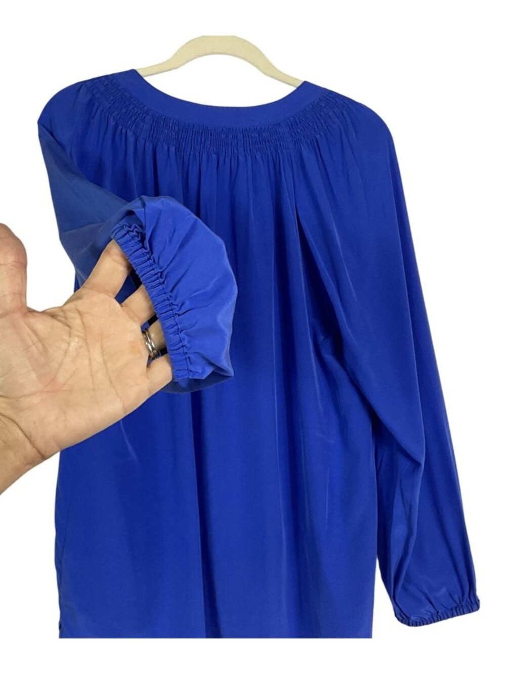Lilly Pulitzer Elsa Blue Silk Long Sleeve Blouse With Smocked Yoke & Gold Button - Picture 7 of 12